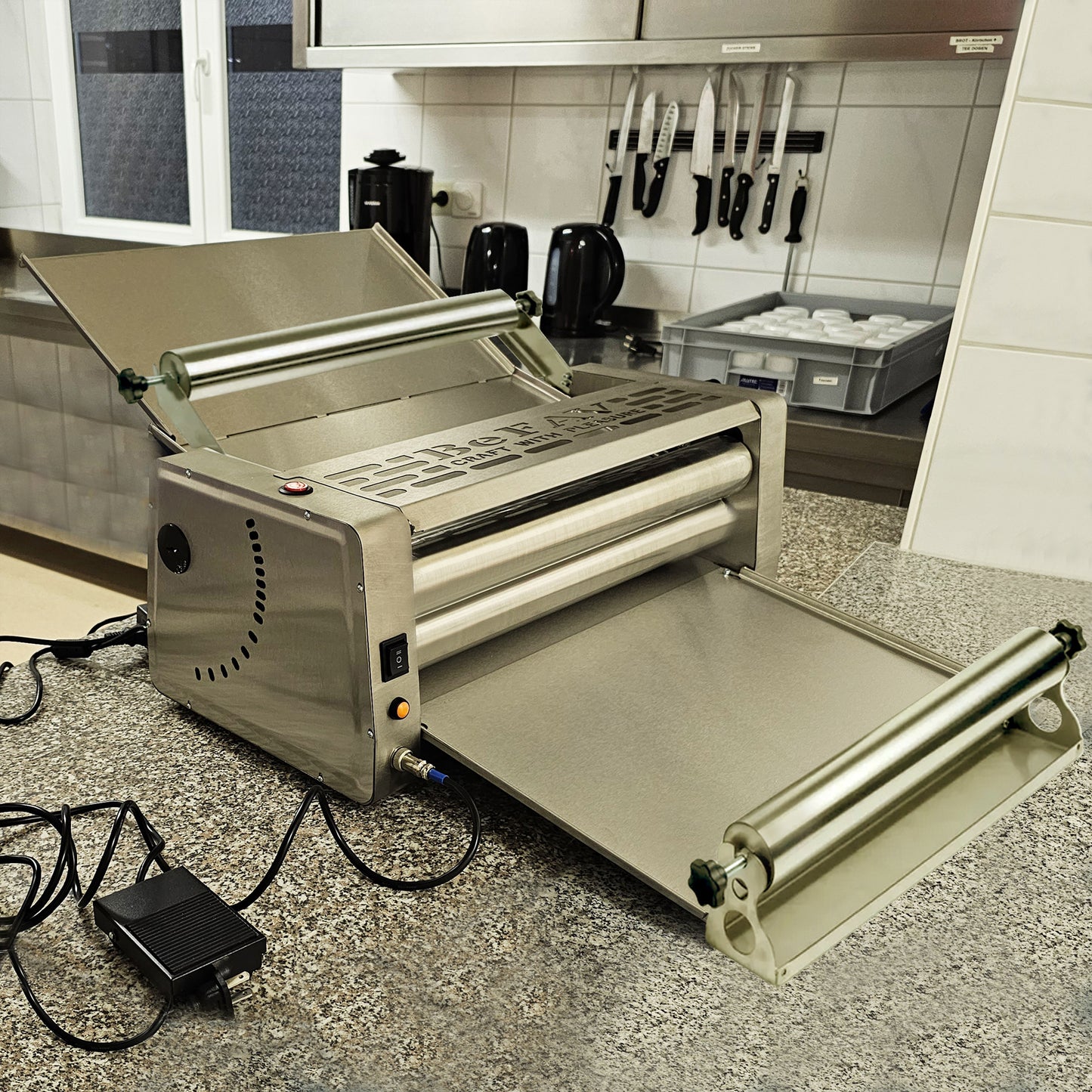 Electric Dough sheeter machine BeFav for home use, bakery and cafe