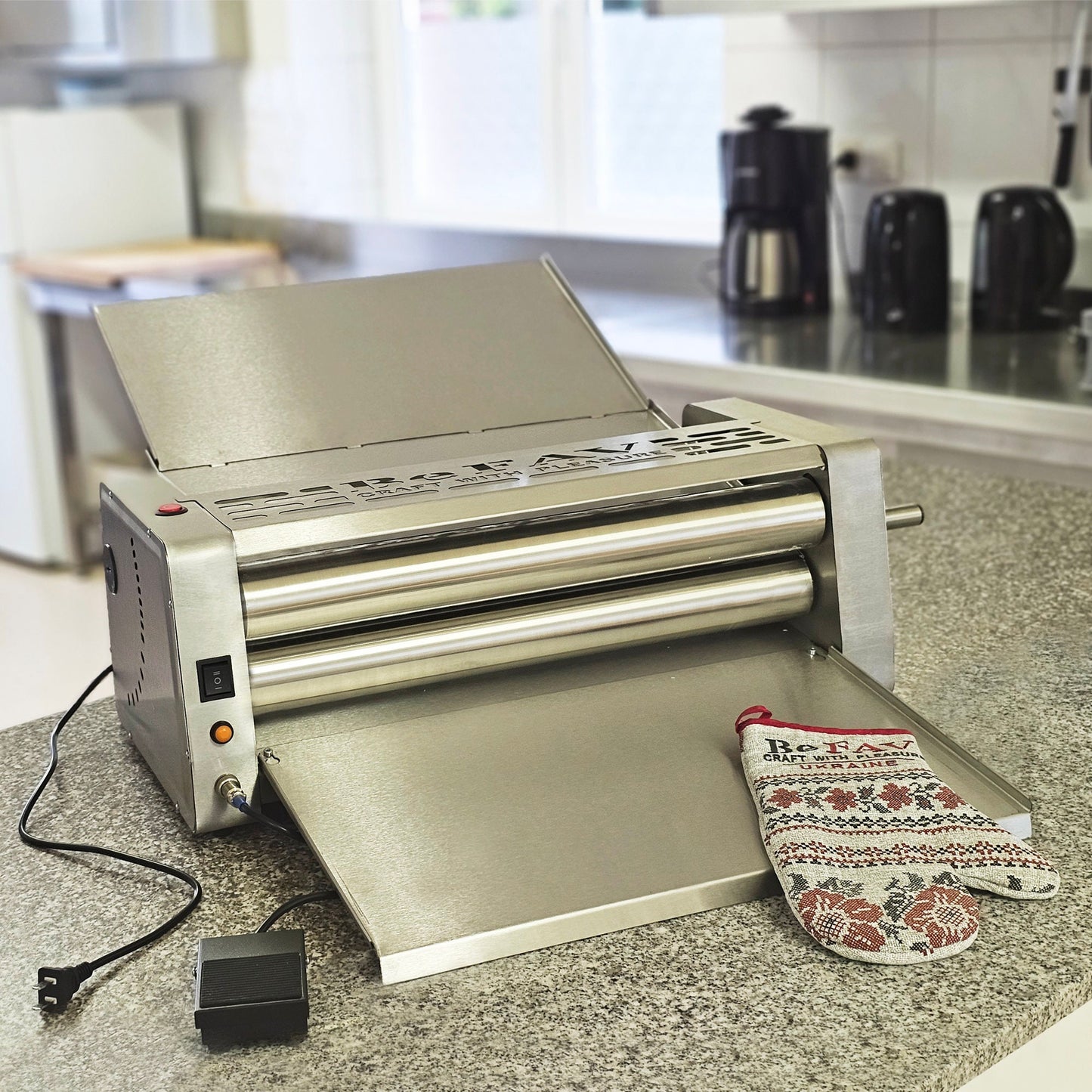 Dough sheeter for home and cafe